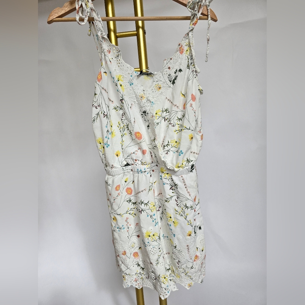 Women’s White Floral Romper - Lightweight Summer Jumpsuit Medium - Picture 2 of 13